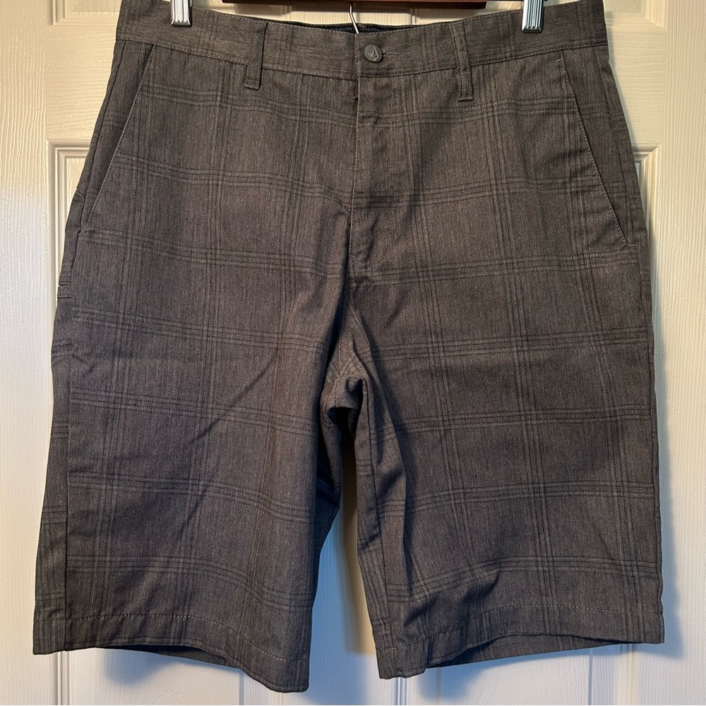 Volcom men’s dark gray plaid shorts 32